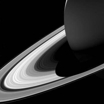 Una de las imágenes más espectaculares de los anillos de Saturno, tomada por 'Cassini' en febrero de 2017.