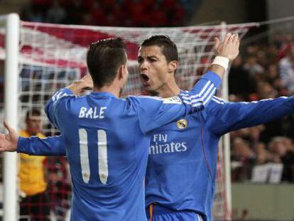 Cristiano celebra con Bale su tanto al Granada