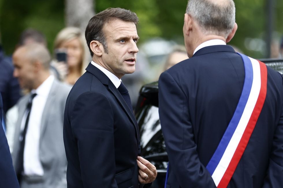 El presidente Emmanuel Macron llega al colegio electoral de Toquet, en el norte de Francia. 