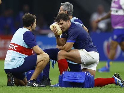 Antoine Dupont, tras el golpe que recibió en el partido entre Francia y Namibia.