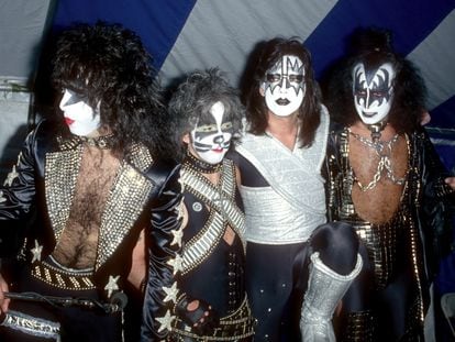 LOS ANGELES - CIRCA 1978: Gene Simmons, Paul Stanley, Ace Frehley and Peter Criss of the rock and roll band Kiss attend an event in circa 1978. (Photo by Michael Ochs Archives/Getty Images) 