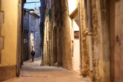 Un dels carrers de Celrà (Gironès).
