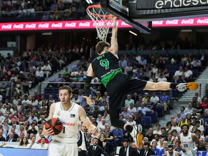 Guy, ante Causeur tras una canasta del Joventut.