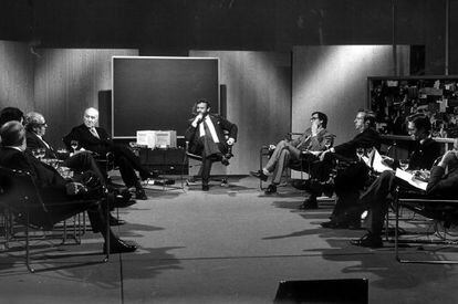 Jos&eacute; Luis Balb&iacute;n fue el creador de &#039;La clave&#039;, un programa de debate que se cre&oacute; en 1976. En la imagen, una emisi&oacute;n de 1981.