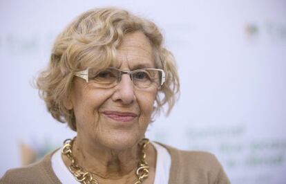 La alcaldesa de Madrid, Manuela Carmena, este jueves en la cumbre de líderes locales de París (Francia).