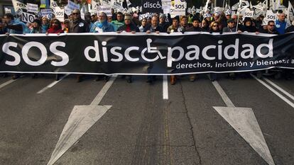 Manifestación en protesta por el cierre de centros de atención a discapacitados, en Madrid el 27 de septiembre.