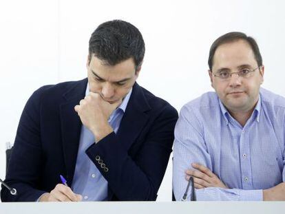 Pedro Sanchez i César Luena a l'executiva del PSOE.