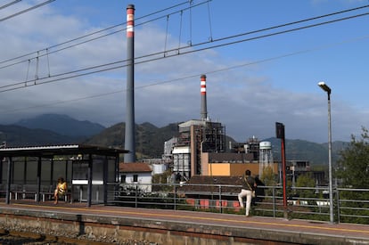 Vista de la central termoeléctrica de ciclo combinado de Soto de Ribera, en Asturias.