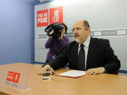 Txarli Prieto, cuando era secretario general de los socialistas alaveses.
