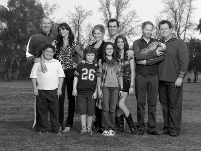 Fotografía promocional de la comedia televisiva 'Modern Family', que ahondaba en los nuevos modelos de familia.