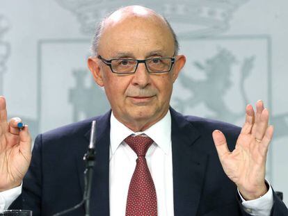 El Ministeri d'Hisenda, Cristóbal Montoro, després del Consell de Ministres de divendres.