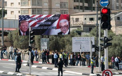 Un cartel de bienvenida al presidente Donald Trump en una calle de Belén. El líder estadounidense se reunirá con el líder palestino, Mahmud Abbas.