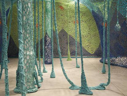 La visión cósmica de Ernesto Neto ocupa la Fundación Blueproject