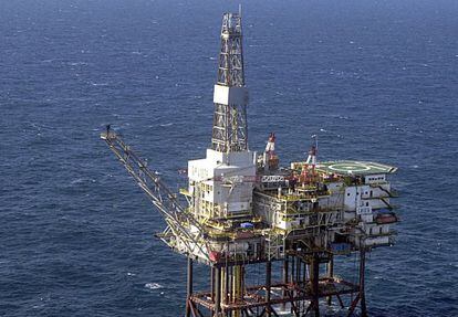 Plataforma del almacén de gas Gaviota, en la costa de Bermeo.