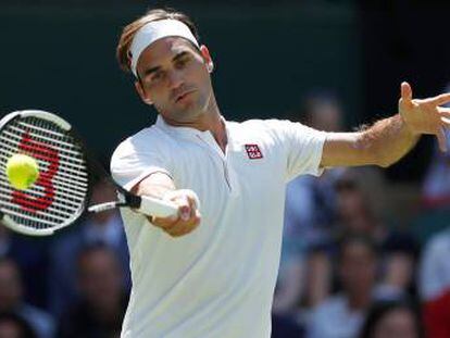Roger Federer, en su debut con la nueva equipación de Uniqlo en Wimbledon.