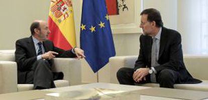Alfredo Pérez Rubalcaba y Mariano Rajoy en La Moncloa.