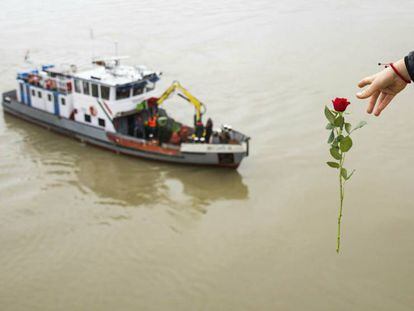 Homenaje a las víctimas del río Danubio.
