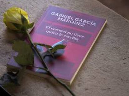 Detalle de un ejemplar del libro "El coronel no tiene quien le escriba" del escritor colombiano Gabriel García Márquez. EFE/Archivo