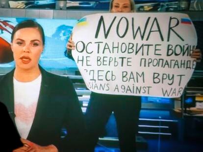 Protesta contra la guerra en un noticiario de la televisión rusa en marzo pasado.