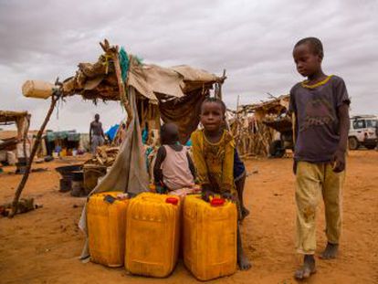 Cinco años llevan más de 51.000 malienses refugiados en el campo de Mberra en tierras mauritanas. ACH se afana por garantizar agua y saneamiento en una crisis prolongada como esta