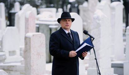 El primer ministro h&uacute;ngaro, Viktor Orban, este lunes en el cementerio de Budapest.