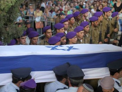 Funeral militar por el teniente Goldin.