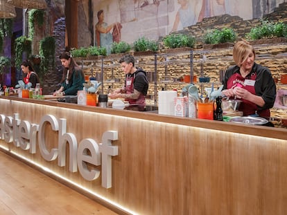 Varios aspirantes a concursar en la décima temporada de 'MasterChef', en el último 'casting' del programa.