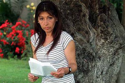 Carmen Fernández, madre biológica de los dos niños entregados en acogimiento preadoptivo, en 2002.
