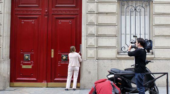 La puerta de la oficina de Sarkozy esta mañana. 