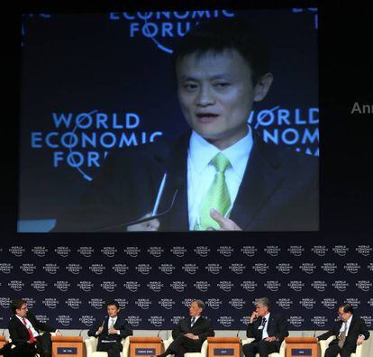 <p><strong>Jack Ma</strong> es el creador y presidente ejecutivo de Alibaba, el gigante chino del comercio electrónico que este año ha pulverizado el récord de ventas en un día. Fue el pasado 11 de noviembre, el llamado día del soltero en China, el culmen del consumismo del coloso oriental. Las ventas de Alibaba superaron los 120.000 millones de yuanes, más de 16.000 millones de euros, un 32% más que en la edición anterior. Alibaba parece encaminada a cerrar 2016 con un crecimiento de más de un 80% de su beneficio. El día del soltero se llegaron a gestionar más de 170.000 transacciones por segundo. Estas cifras han situado a Ma como el sexto innovador más importante de 2016 para 'Wired', mientras que su empresa se sitúa entre las 25 más punteras del año para el MIT Technology Review.</p>