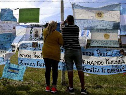 Los familiares temen que nunca recuperarán los cuerpos ni sabrán qué pasó en el submarino argentino siniestrado