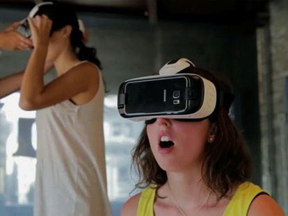 Las Samsung Gear VR permiten hacer una vista virtual por The Gaudí Exhibition Center