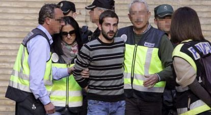 Miguel Carcaño a su llegada al Hospital Miguel Servet de Zaragoza.