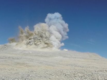 Primera voladura de la cumbre del cerro Armazones, en Chile, para instalar all&iacute; el telescopio gigante E-ELT.