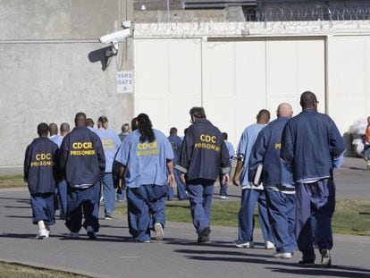 Un grupo de presos en Sacramento (California).