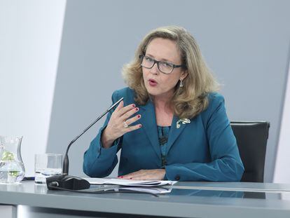La vicepresidenta y ministra de Economía, Nadia Calviño, en una rueda de prensa tras el consejo de ministros en julio.