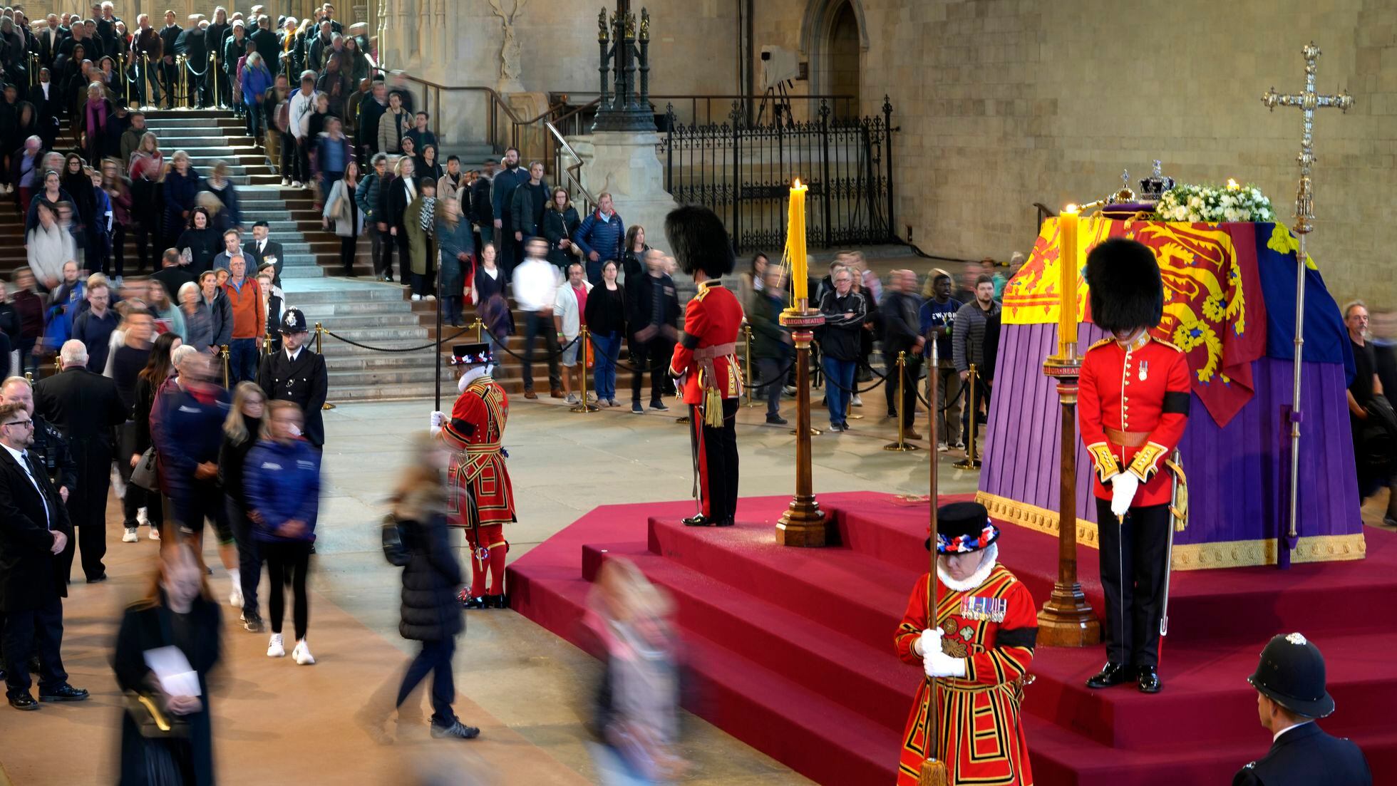 Última hora de la despedida a Isabel II, en directo | Los nietos de la reina  celebrarán este sábado una vigilia junto al féretro | Internacional | EL  PAÍS