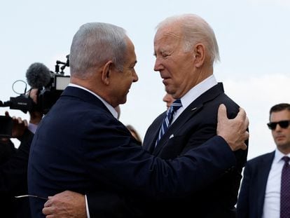 El presidente de EEUU, Joe Biden, es recibido por el primer ministro israelí, Bibi Netanyahu, el pasado 18 de octubre en Tel Aviv.
