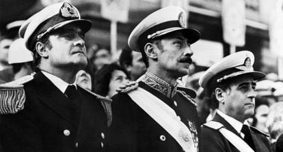 Videla (en el centro), en 1977.