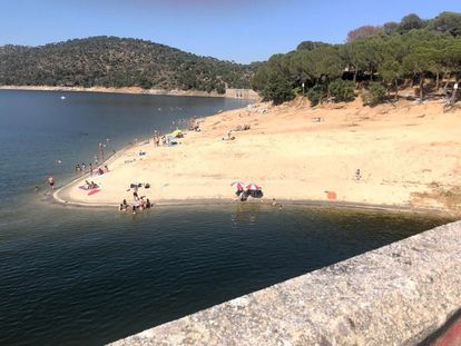 Vista general del pantano de San Juan, este lunes, en la localidad madrileña de San Martín de Valdeiglesias.