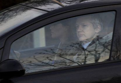 Julian Assange llega al tribunal de Woolwich en Londres, donde comparece esta mañana.