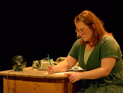 Inma Cuevas durante un ensayo de la obra de teatro 'Lo que tú nos dejas'.