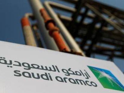 Logo de Aramco en sus instalaciones de Abqaiq (Arabia Saudí).
