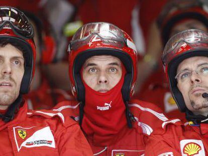 Técnicos de Ferrari durante el Gran Premio de Australia.
