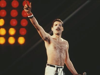 Freddie Mercury durante una actuación.