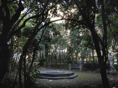 El surtidor situado en el jardín romántico de Can Fargas