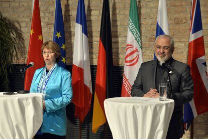 Catherine Ashton, representante de la UE y Mohammad Javad Zarif, ministro de Exteriores iraní.