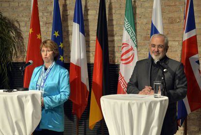 Catherine Ashton, representante de la UE y Mohammad Javad Zarif, ministro de Exteriores iran&iacute;.  