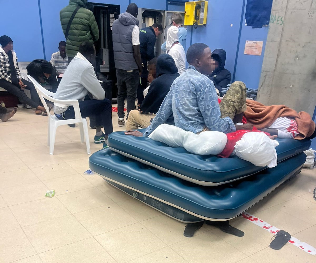 Pidiendo asilo en Barajas: dos semanas durmiendo entre el suelo y una cama plegable con dos niños pequeños |  España