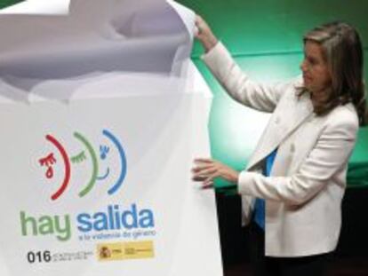 La ministra Ana Mato en la presentación de la campaña "Hay Salida".